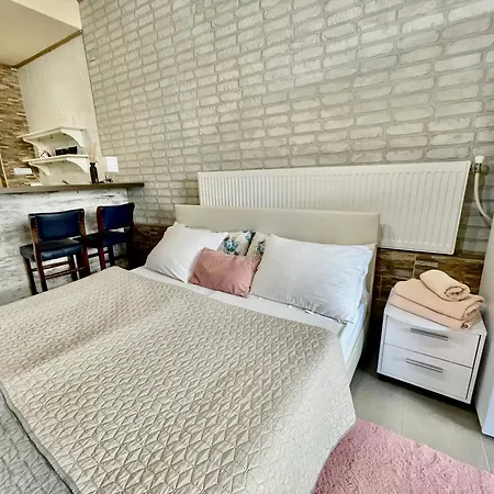 White Rose Guest Burgas