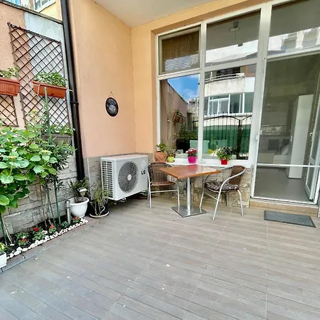 White Rose Guest 2* Burgas