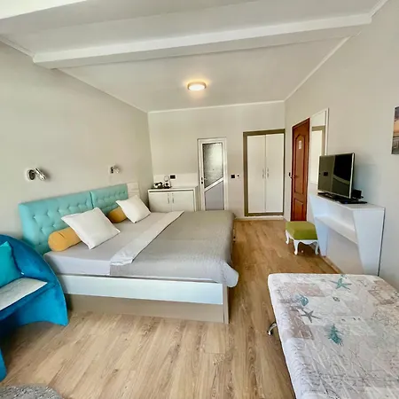 Hotell White Rose Guest 2*