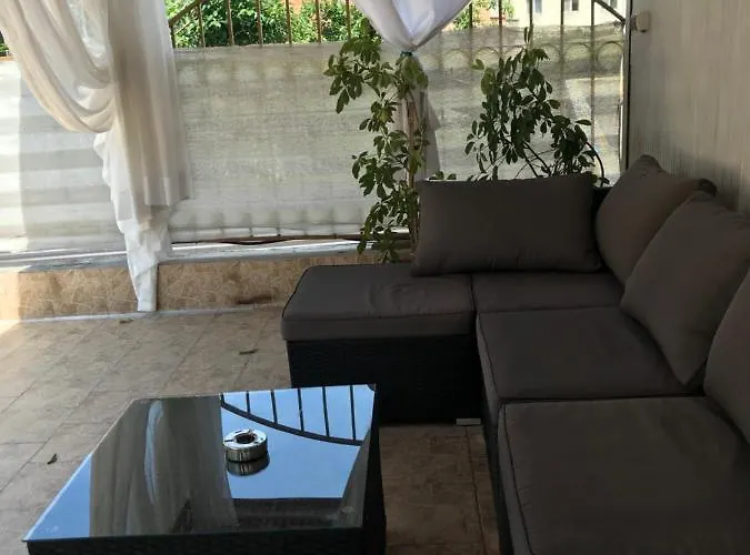 Hotell White Rose Guest 2*