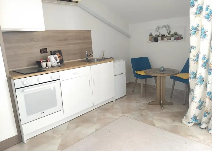 White Rose Guest 2* Burgas