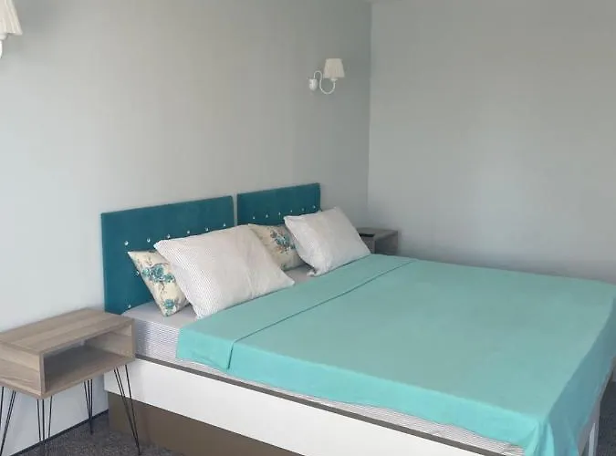 White Rose Guest Hotell 2*