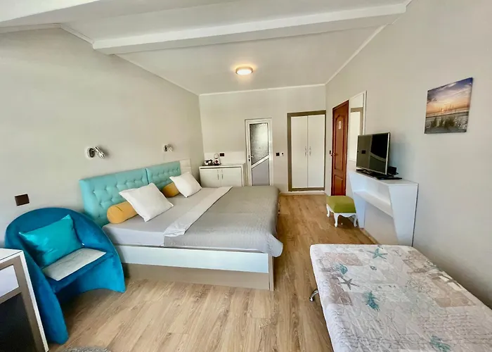 Hotell White Rose Guest 2*