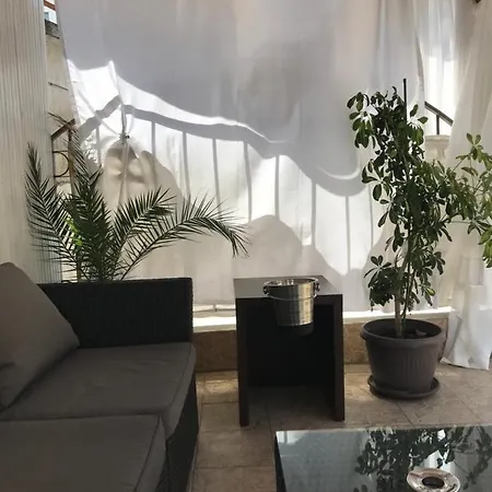 Ξενοδοχείο White Rose Guest 2*