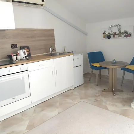 White Rose Guest 2* Burgas