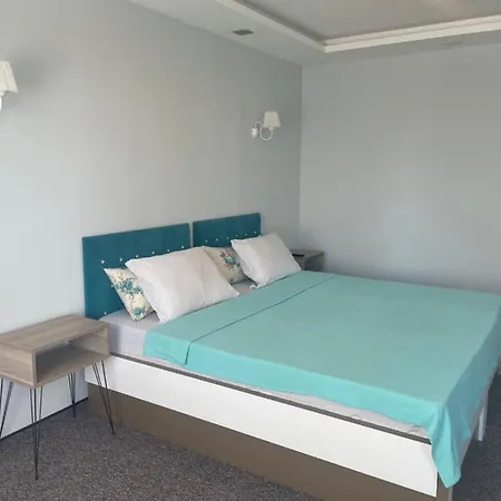 White Rose Guest Hotel 2*