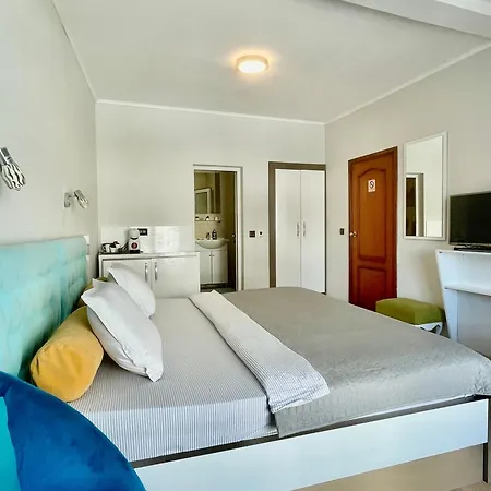 White Rose Guest 2* Burgas