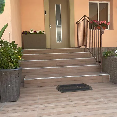 White Rose Guest Хотел 2*