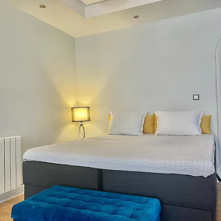 White Rose Guest 2* Μπουργκάς