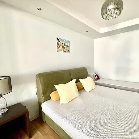 White Rose Guest Otel 2*
