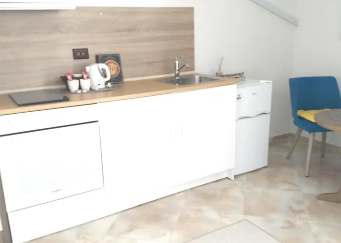 White Rose Guest Хотел Бургас