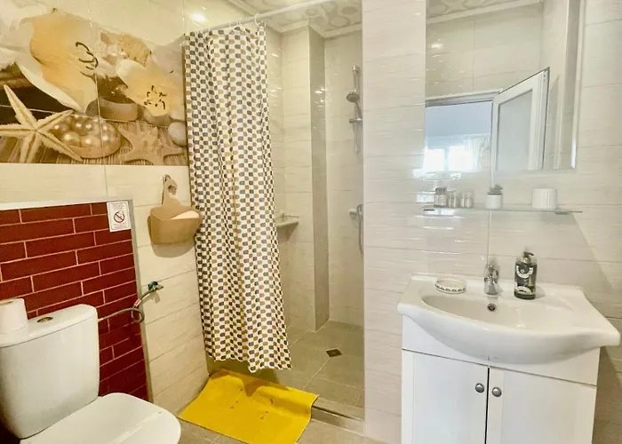 Хотел White Rose Guest