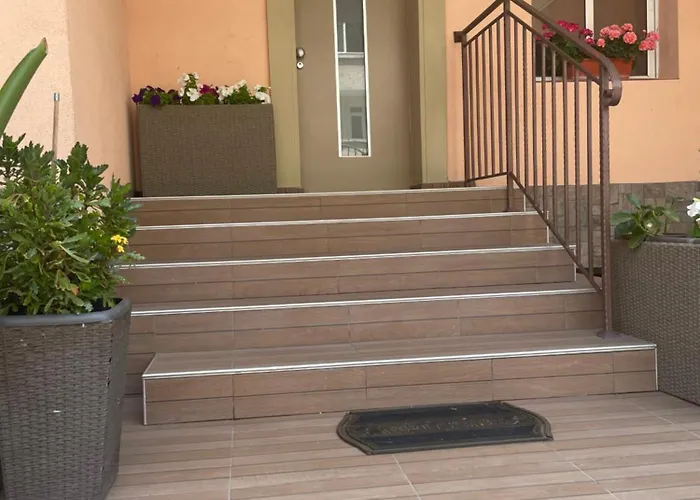 White Rose Guest Хотел 2*