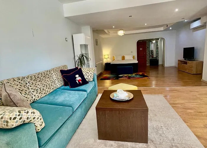 Хотел White Rose Guest